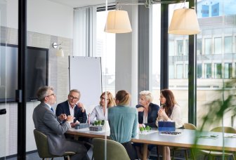 foto personer i møterom